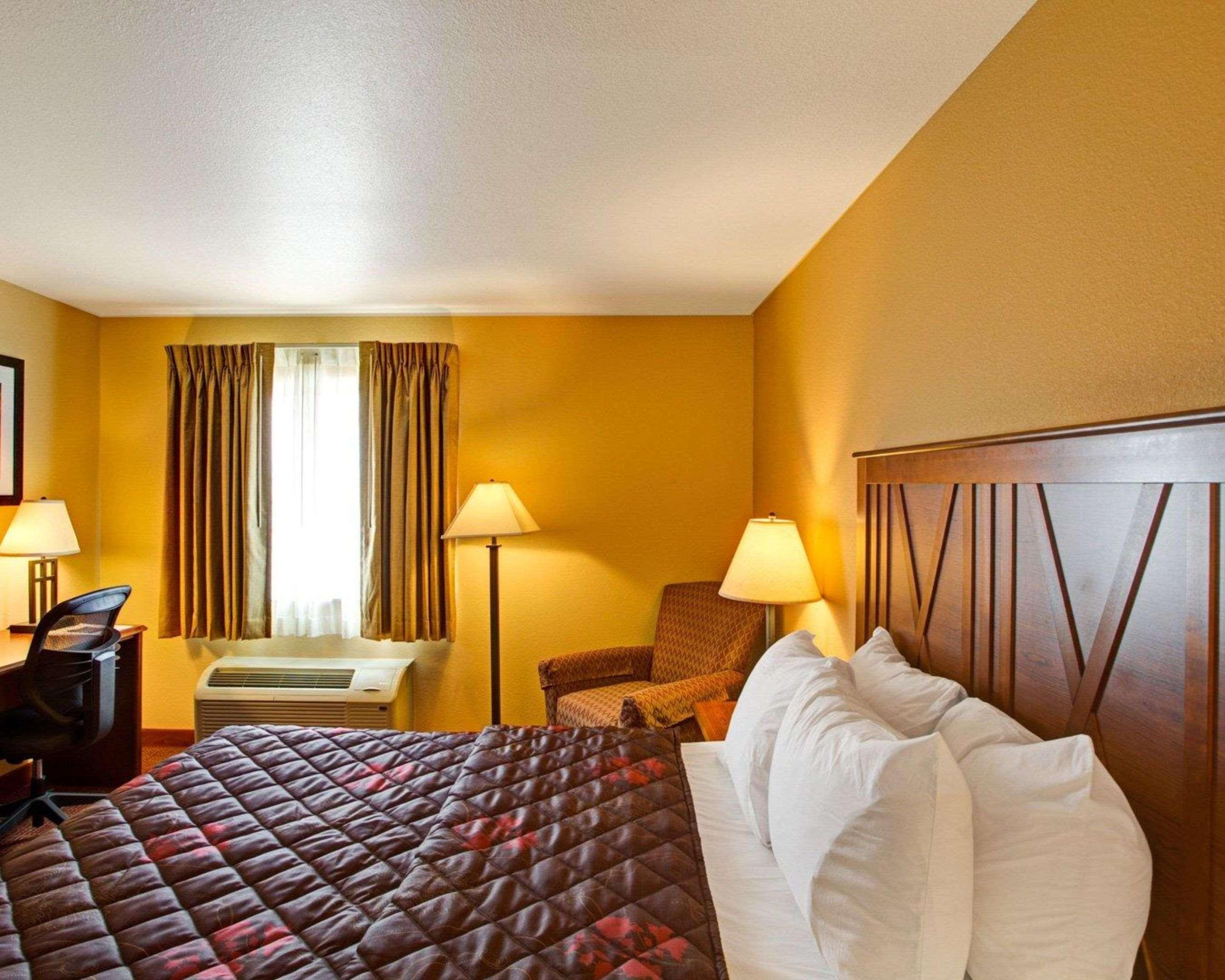Rodeway Inn & Suites Phillipsburg 外观 照片