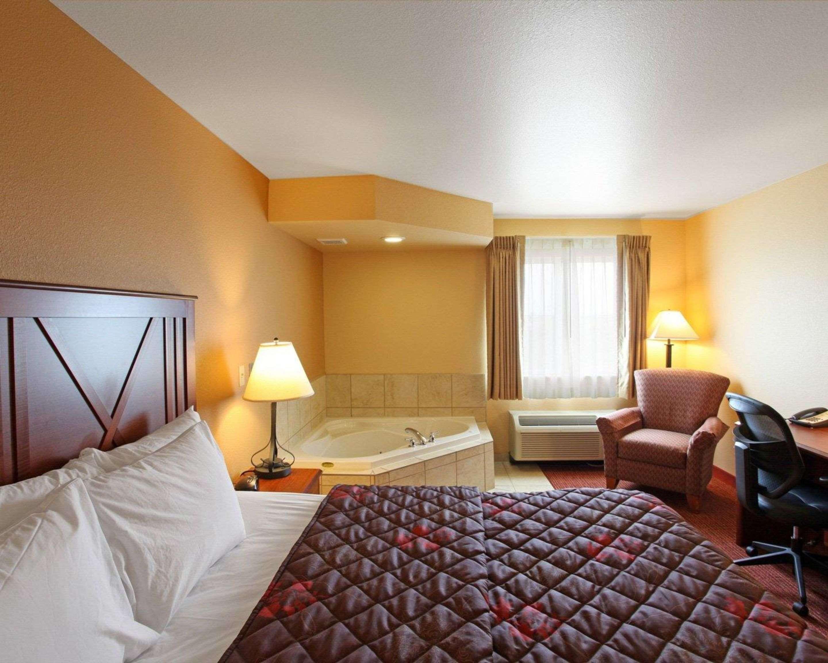 Rodeway Inn & Suites Phillipsburg 外观 照片